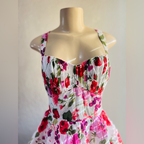 Abercrombie & Fitch Lace-Up
Back Tiered Maxi Dress MEDIUM SIZE - Picture 3 of 7